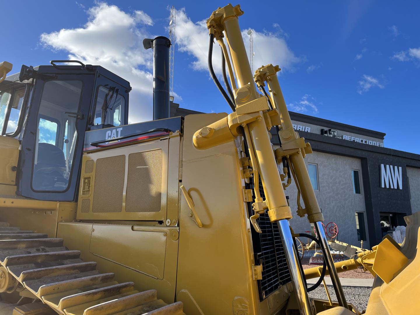 ./imagenes/INVOICE/2019/15809/TAPADOR FRONTAL CATERPILLAR D8N (23).JPG